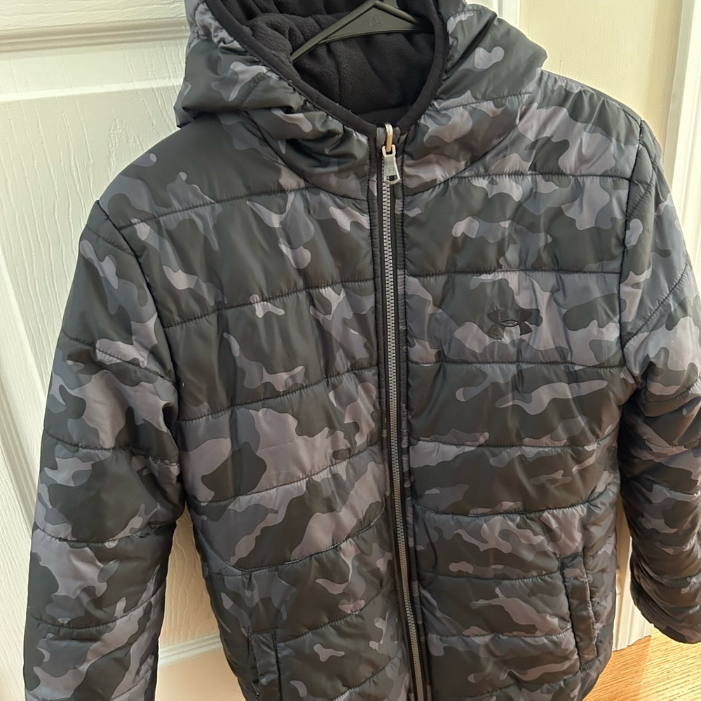 Boys reversible Under Armour puffer coat. size XL